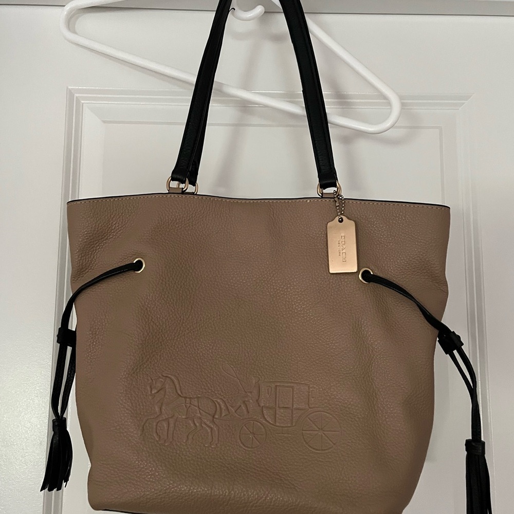 EUC - COACH Andy Shoulder Bucket Bag (Taupe)